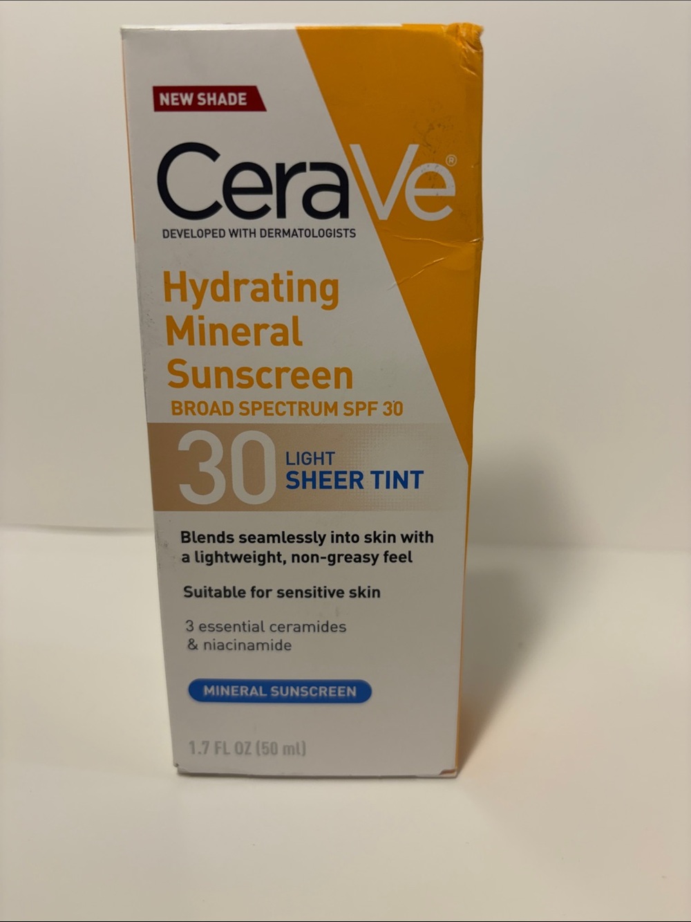 CeraVe Hydrating Mineral Sunscreen SPF 30 - Light Sheer Tint (White & Yellow)